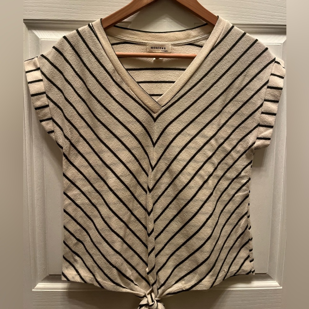 PRE-OWNED MONTEAU JUNIORS CREAM & SAGE TIE FRONT KNIT TOP- MEDIUM